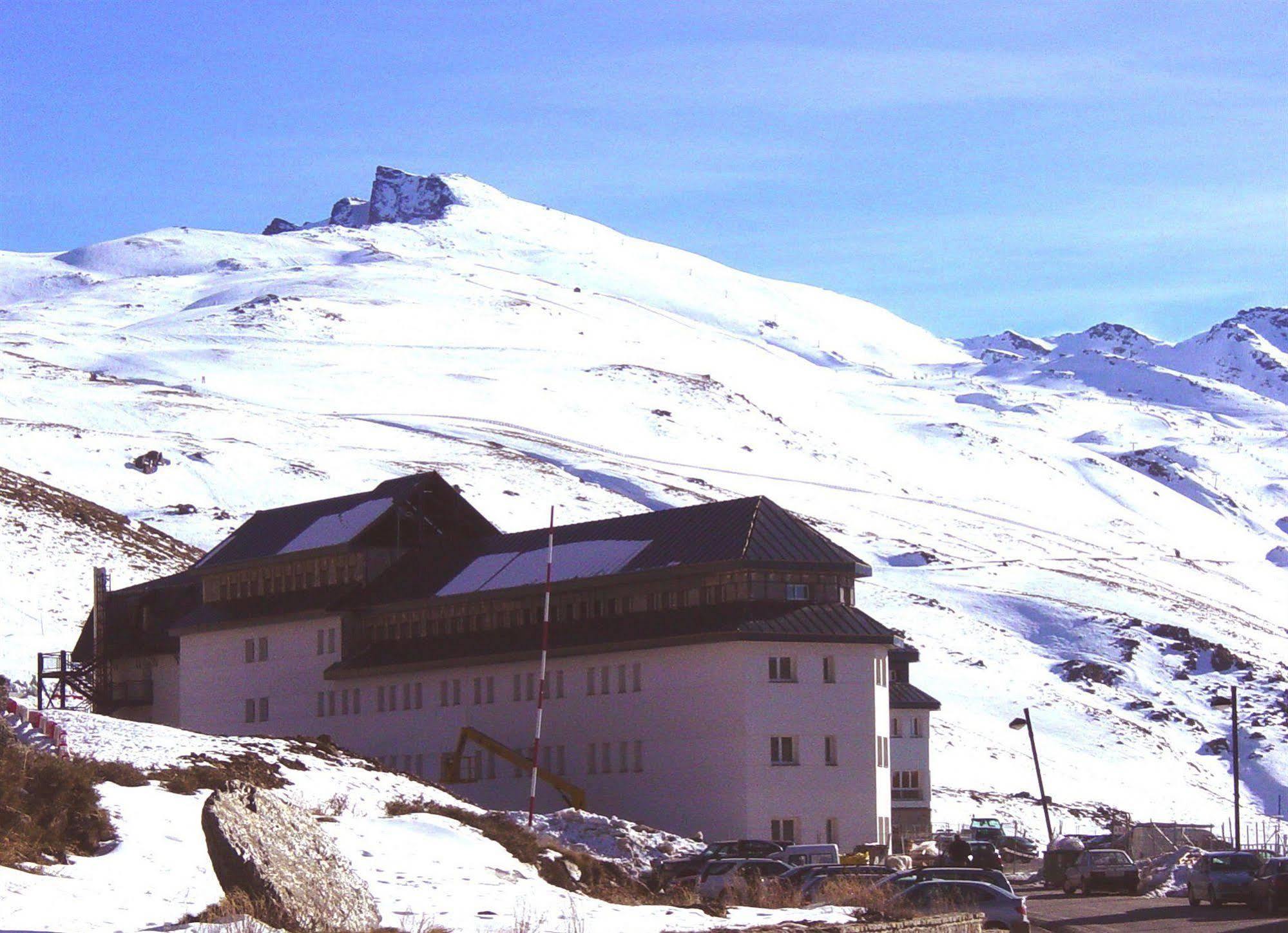 Albergue Inturjoven Sierra Nevada Eksteriør billede